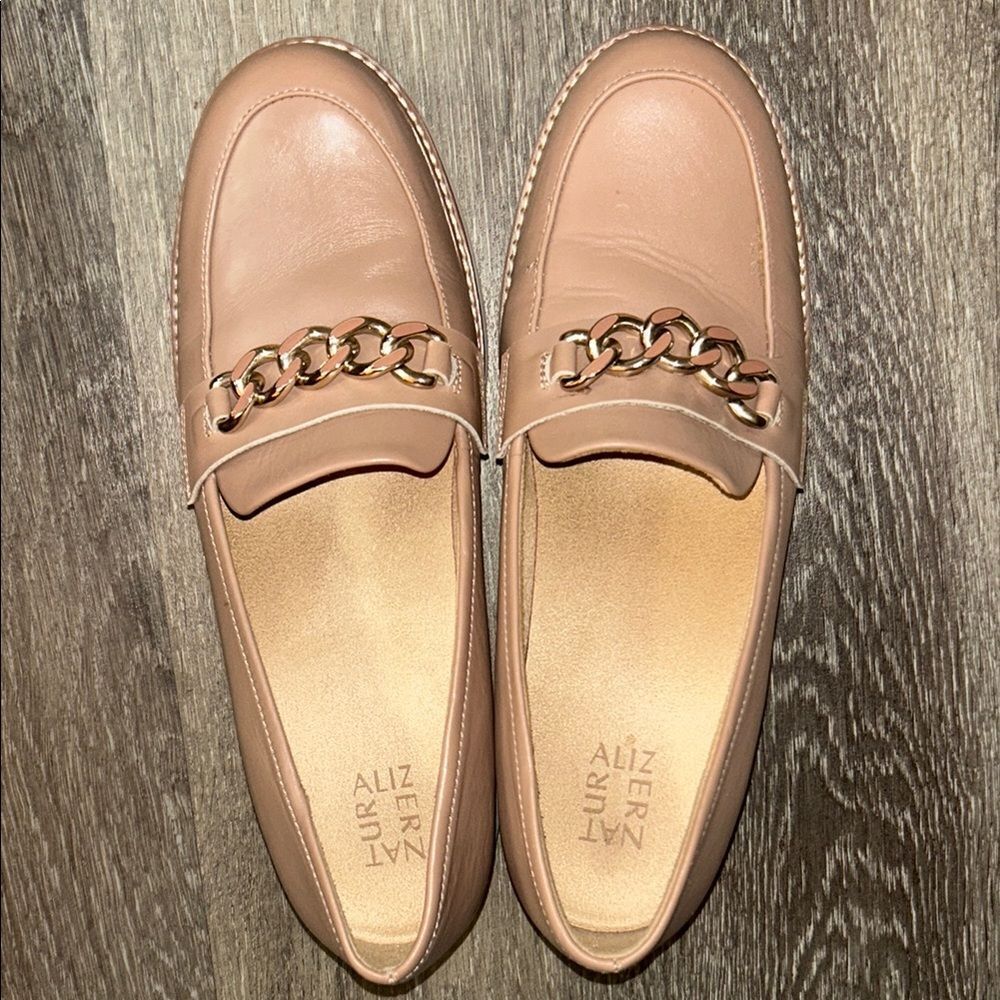 Naturalizer Tan and Gold Flats with Chain Detail
